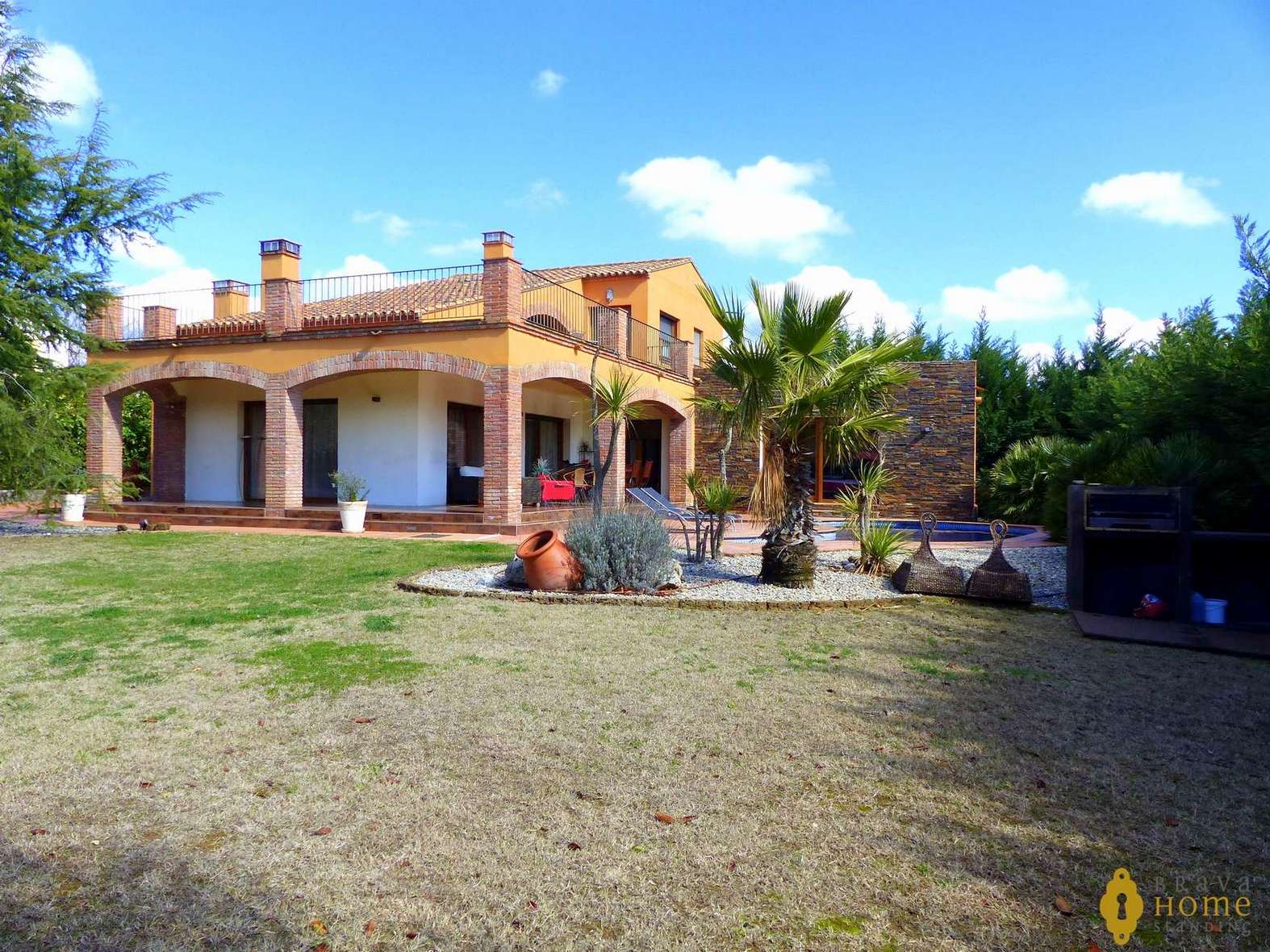 Magnificent villa for sale within the Golf of Peralada
