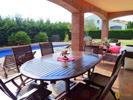 Magnificent villa for sale within the Golf of Peralada