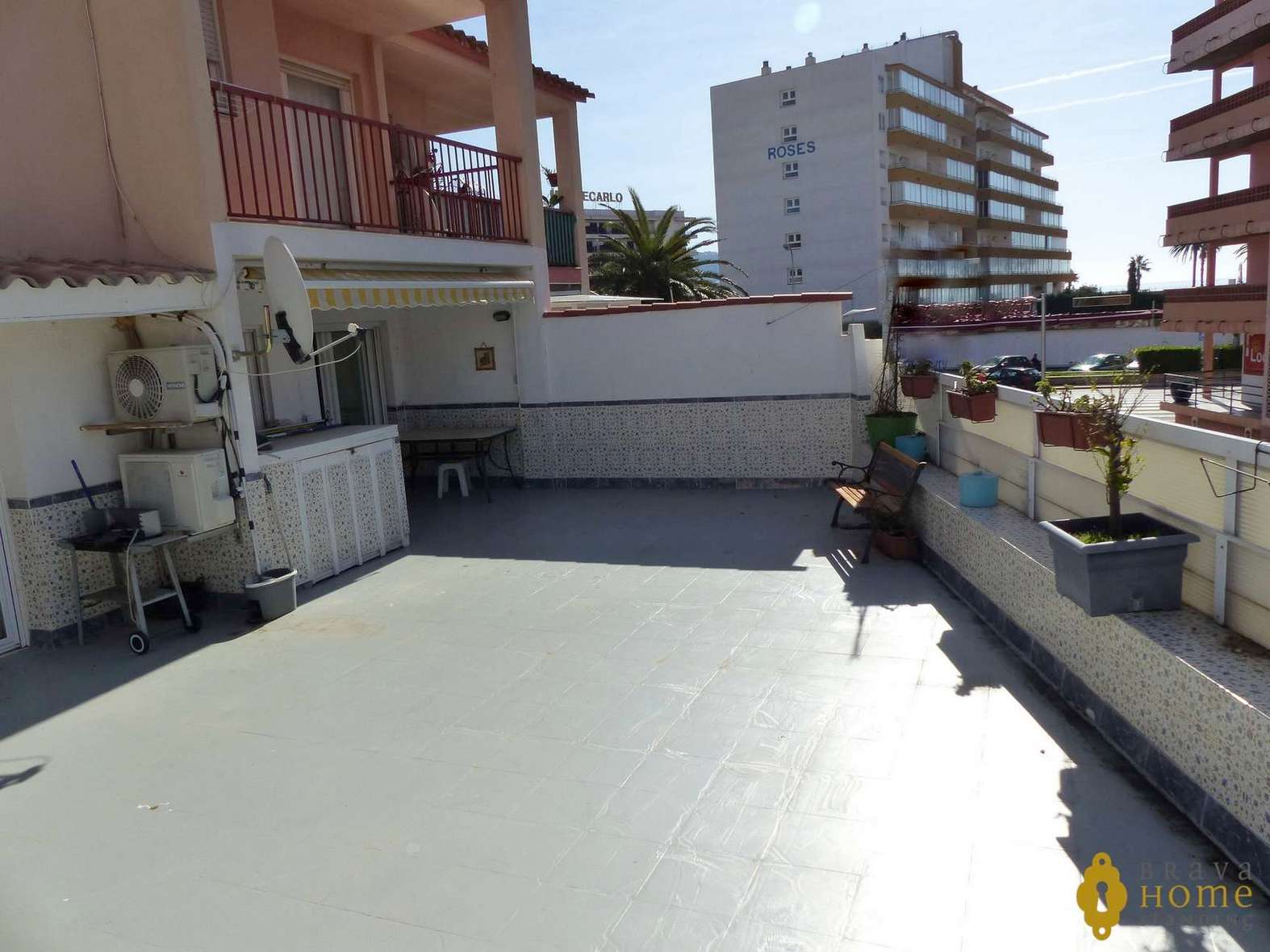 Apartamento con terraza de 70m2 a 100m de la playa en Rosas - Santa Margarita