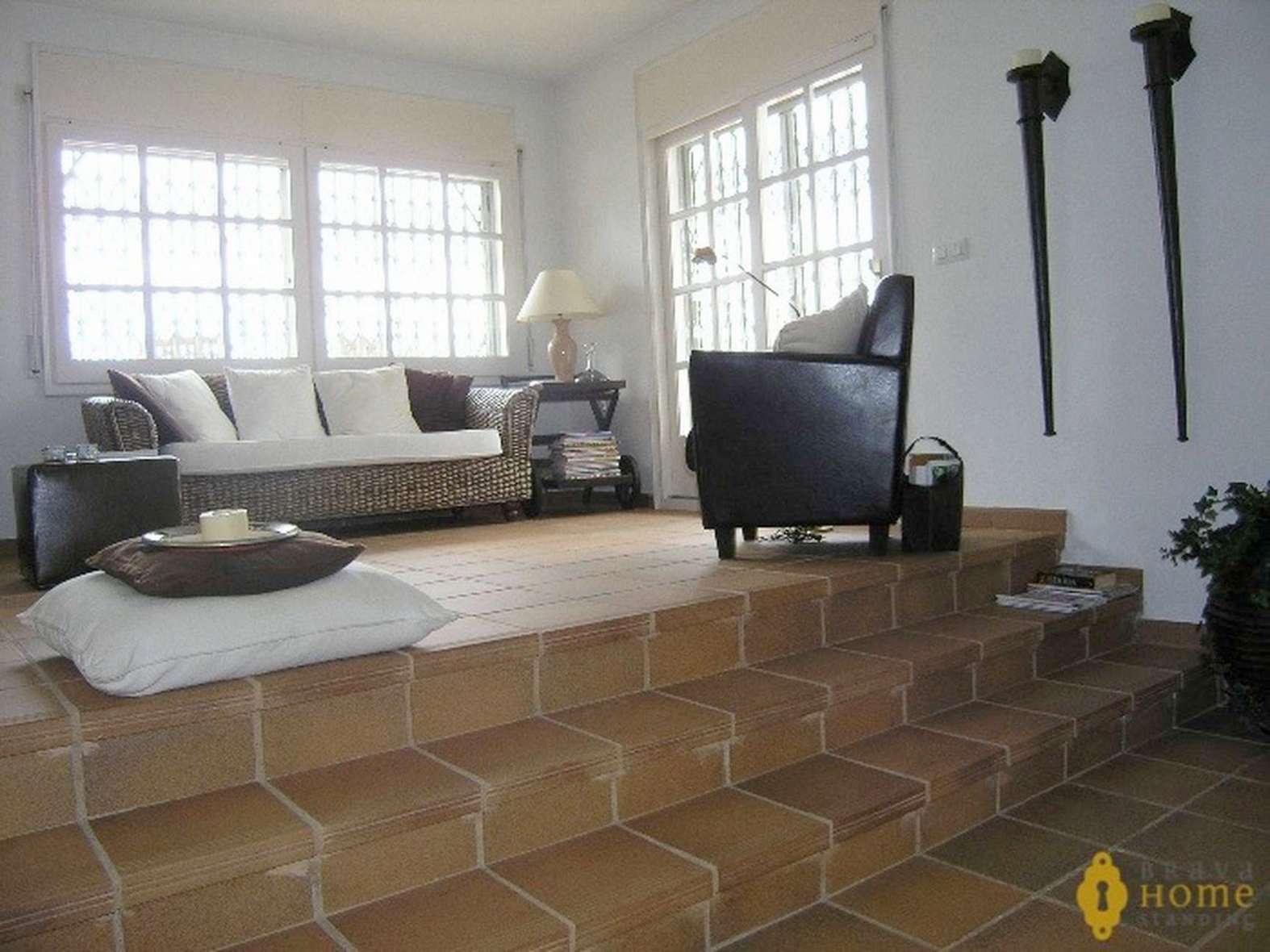 Beautiful villa with pool and small sea view for sale in Rosas