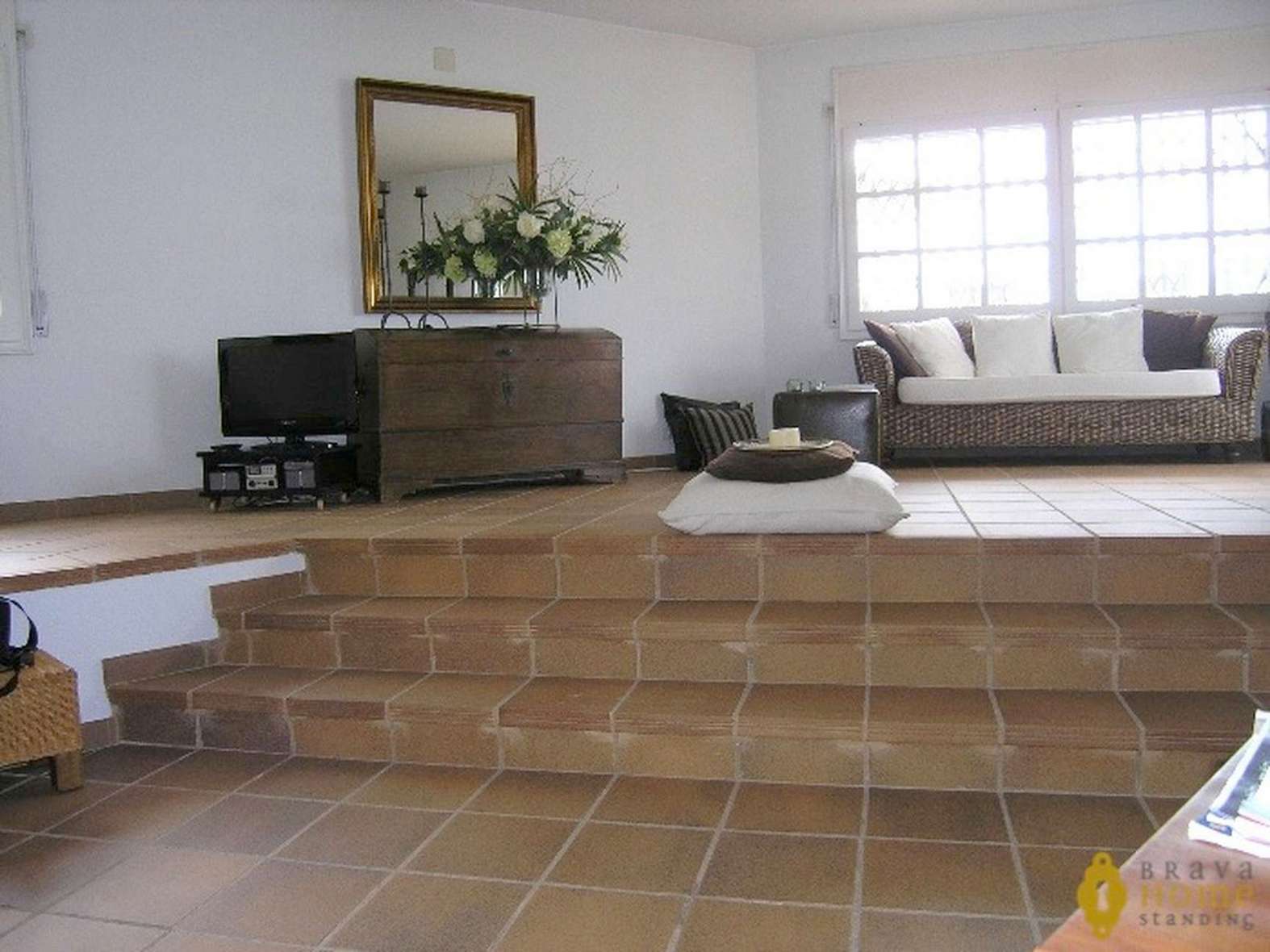 Beautiful villa with pool and small sea view for sale in Rosas