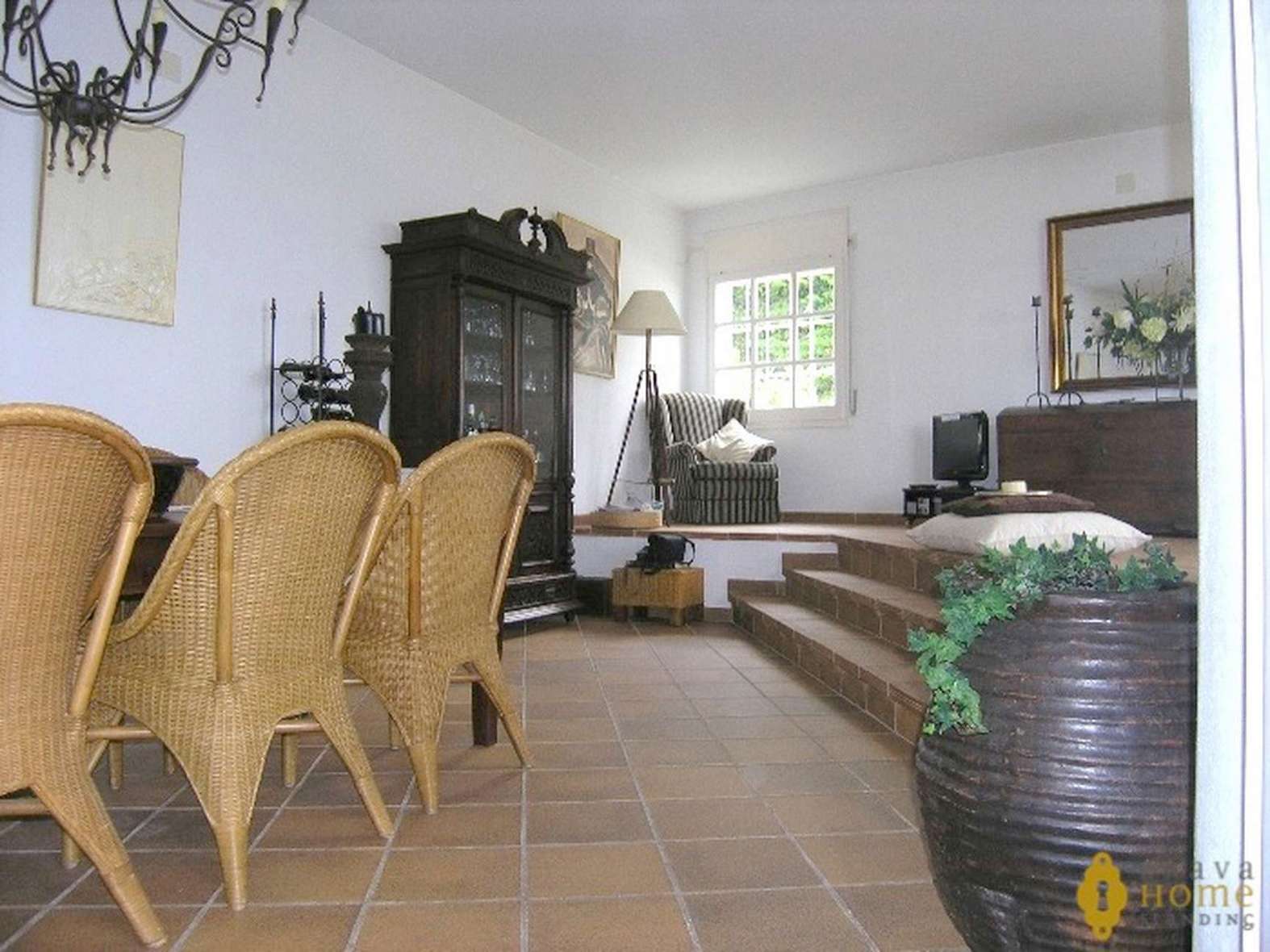 Beautiful villa with pool and small sea view for sale in Rosas