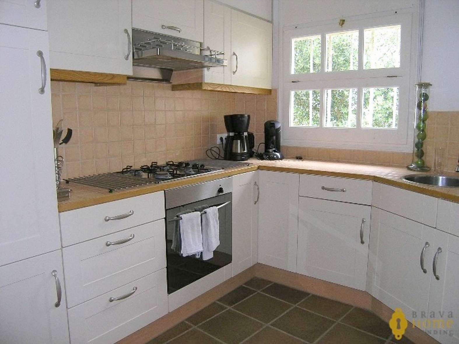 Beautiful villa with pool and small sea view for sale in Rosas