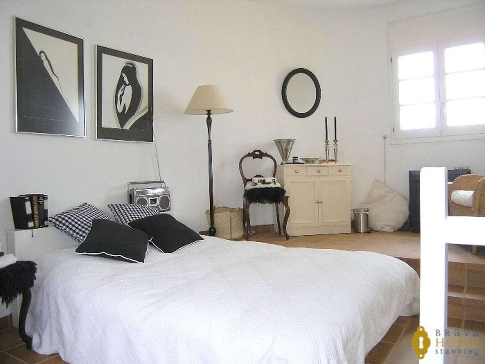 Beautiful villa with pool and small sea view for sale in Rosas