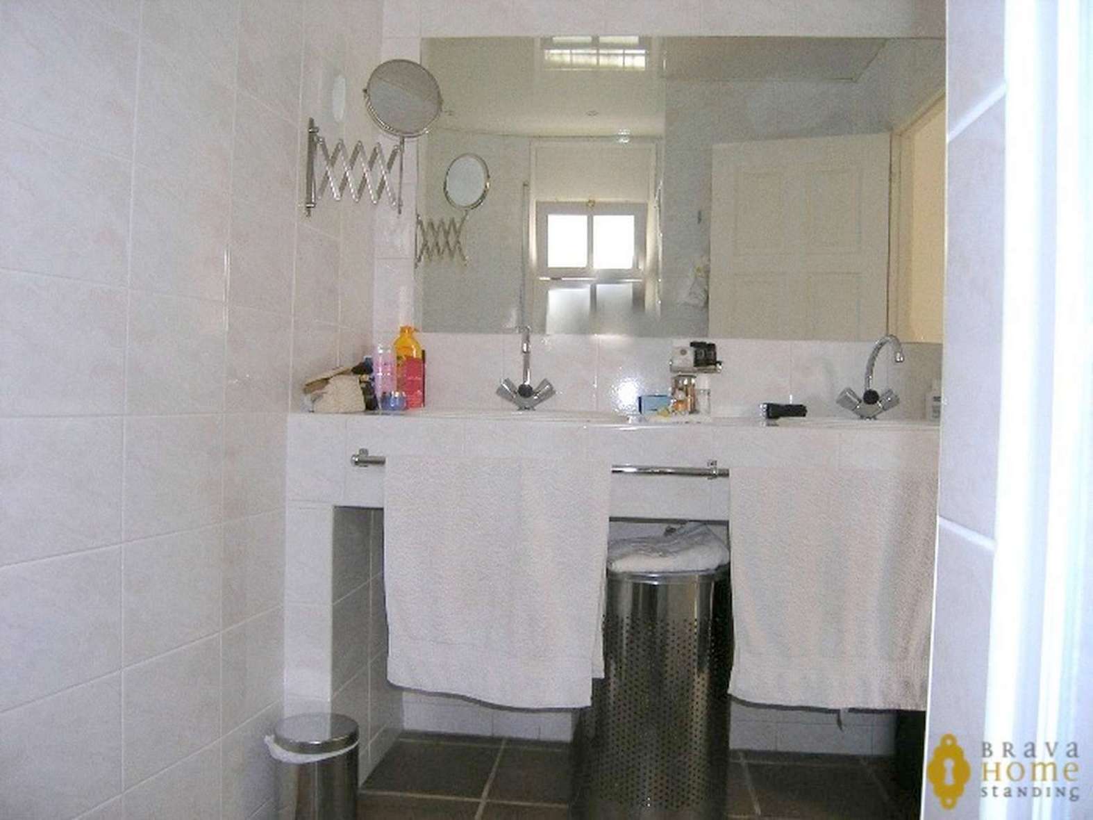 Beautiful villa with pool and small sea view for sale in Rosas