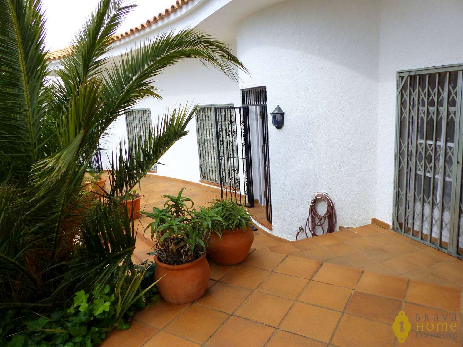 Beautiful villa with pool and small sea view for sale in Rosas