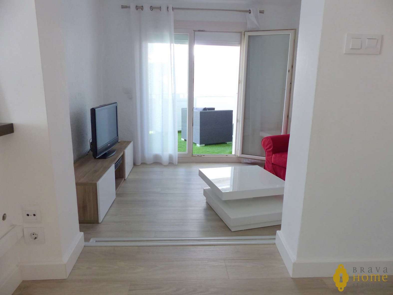 Bonica casa totalment reformada amb piscina en venda a Empuriabrava