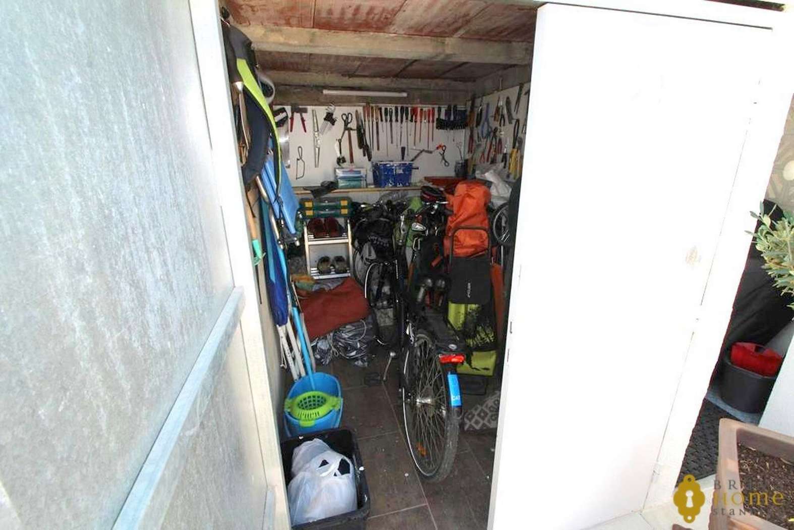 Bonica casa totalment reformada amb piscina en venda a Empuriabrava