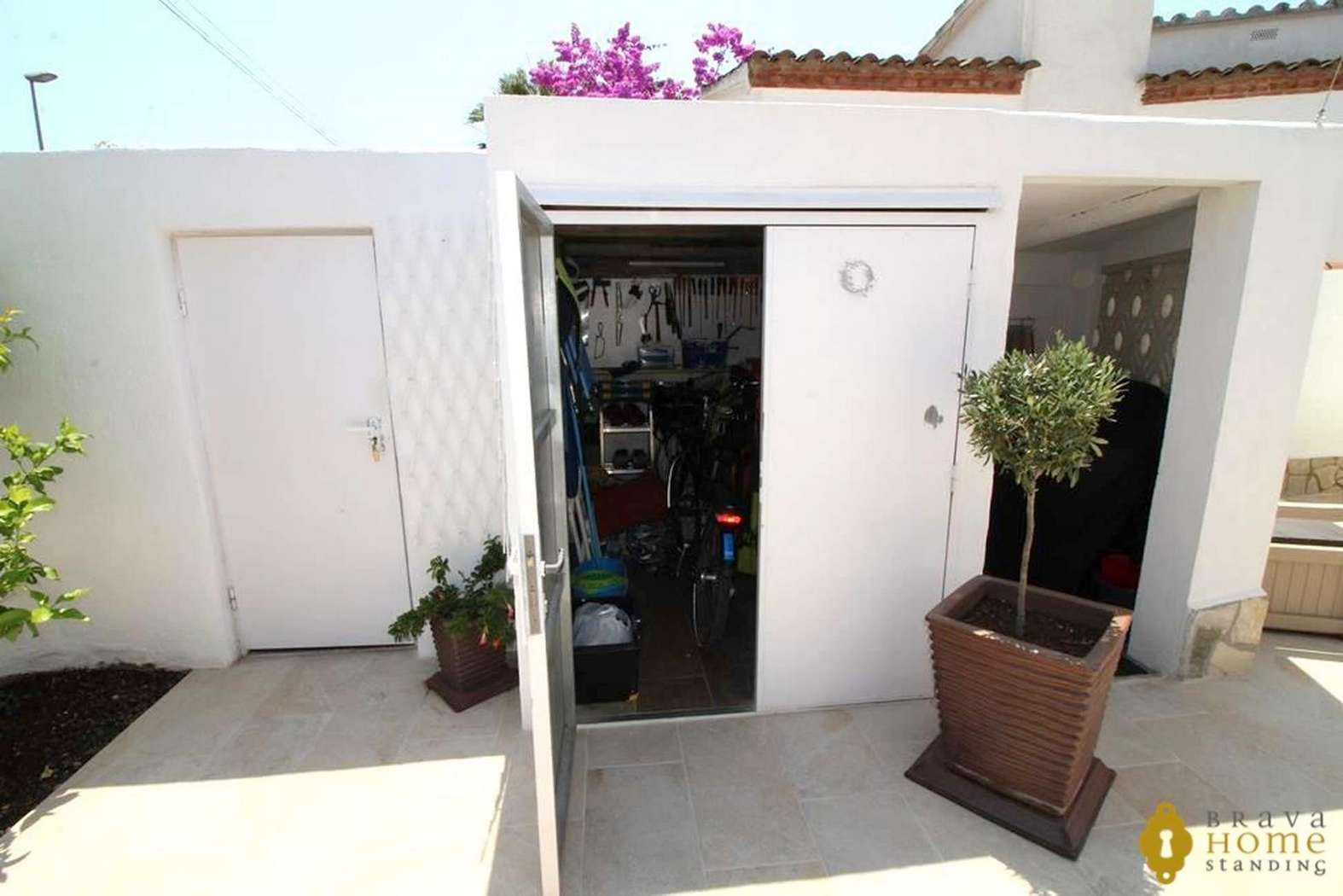 Bonica casa totalment reformada amb piscina en venda a Empuriabrava