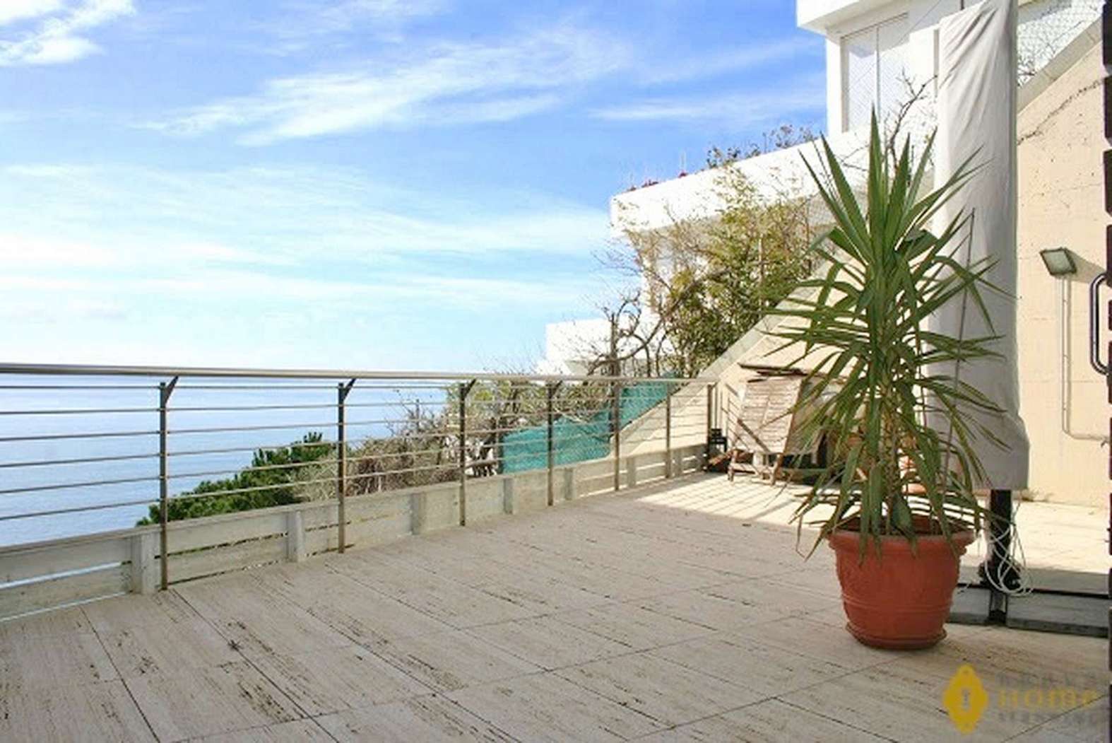Beautiful apartment on the seafront, for sale in Rosas - Canyelles