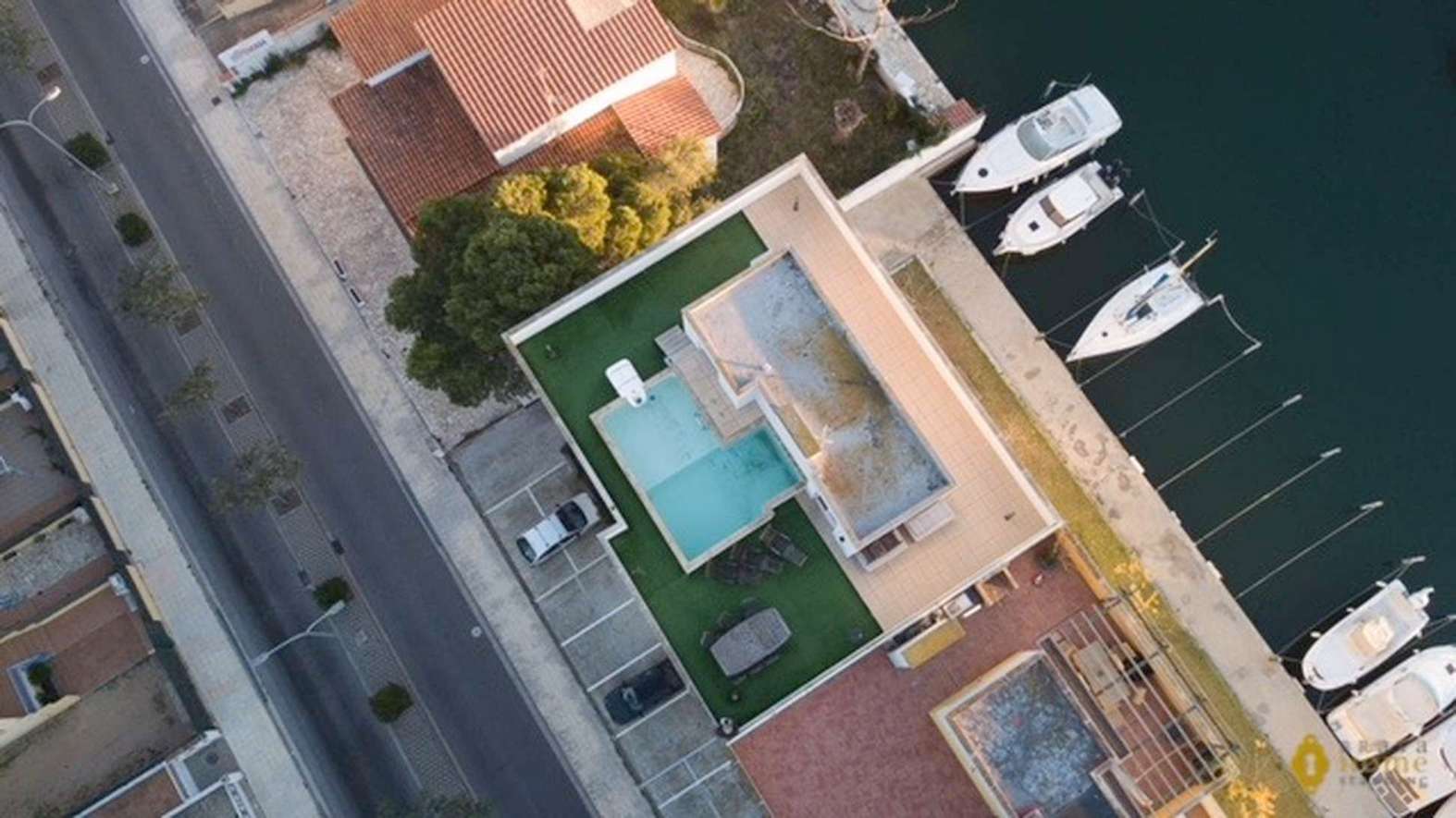 Bonic àtic amb piscina privada, en venda a Roses - Santa Margarida
