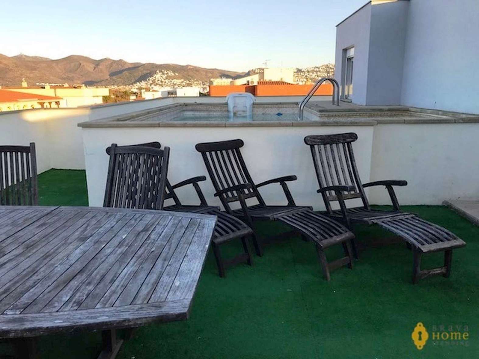 Beautiful penthouse with private swimming pool, for sale in Rosas - Santa Margarita