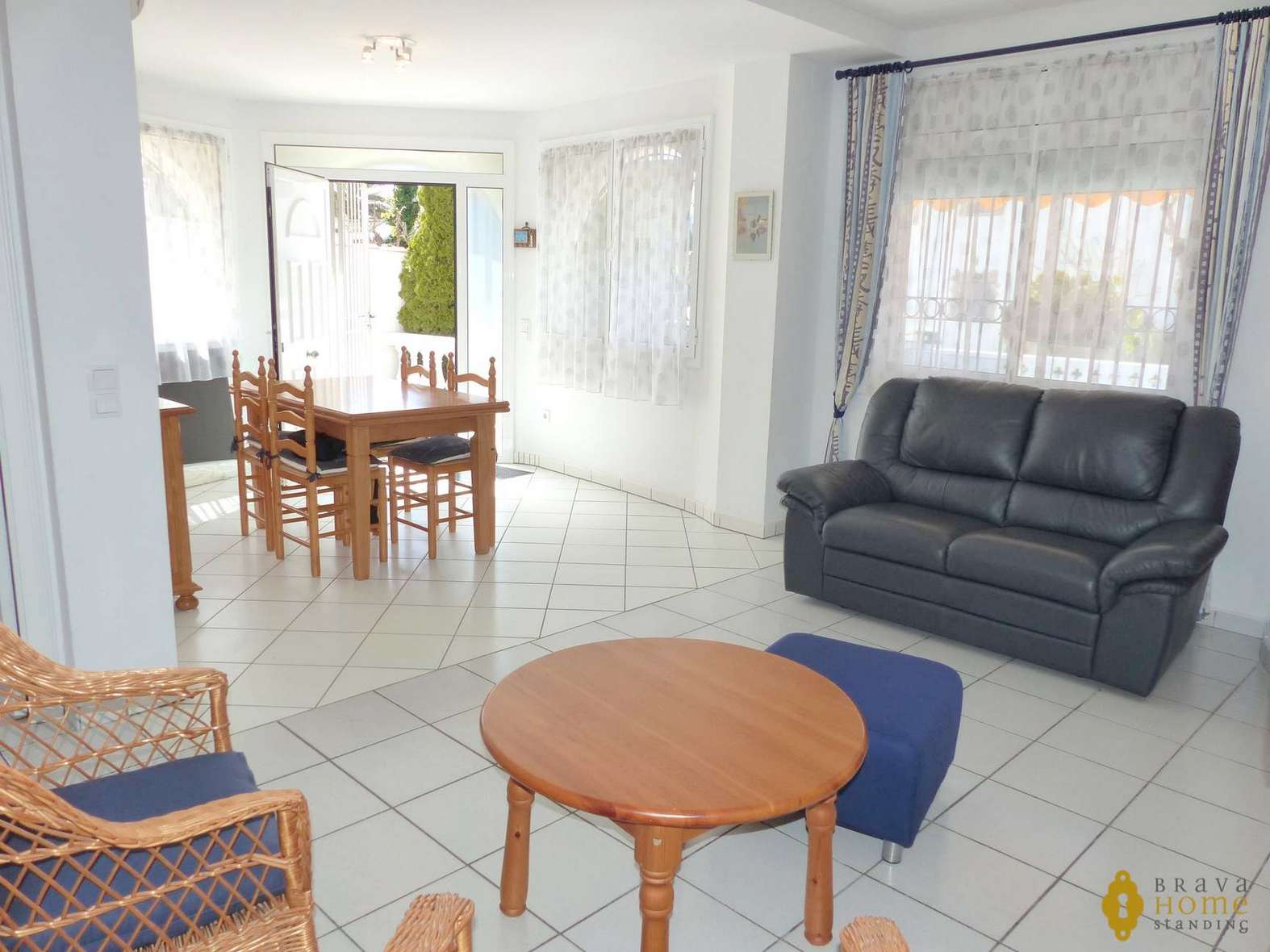 Preciosa villa con piscina en venta en Empuriabrava