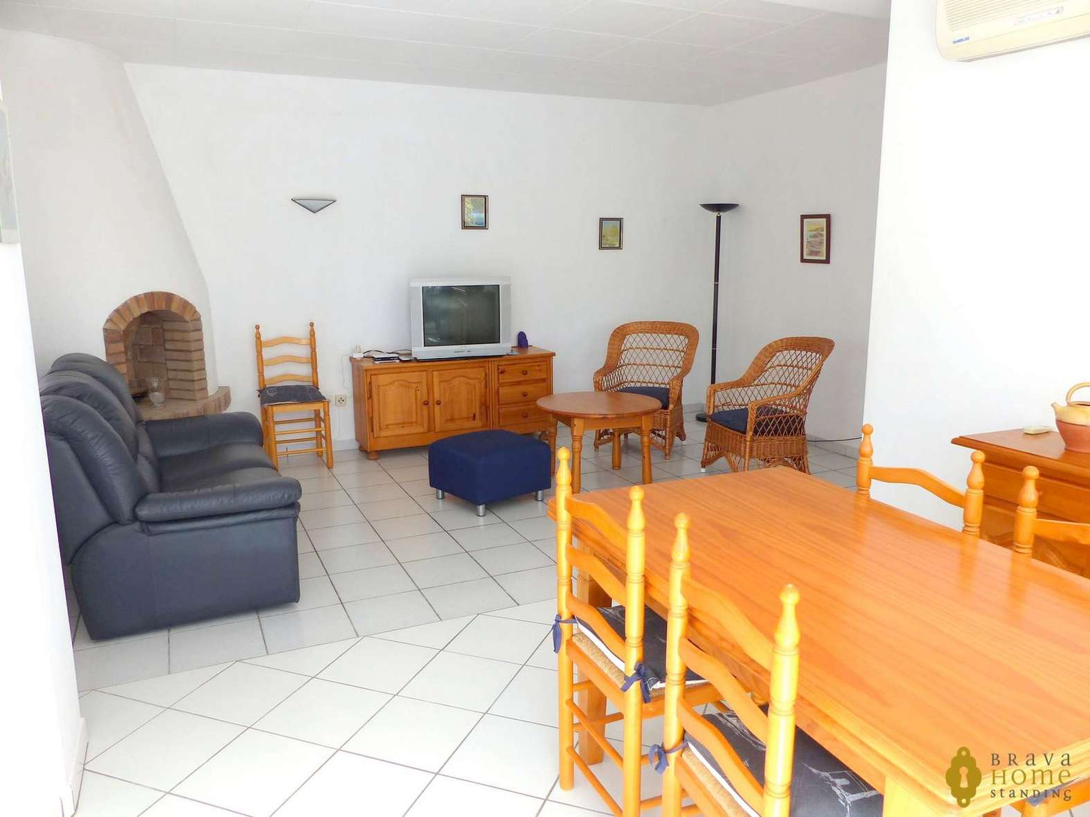 Preciosa villa con piscina en venta en Empuriabrava
