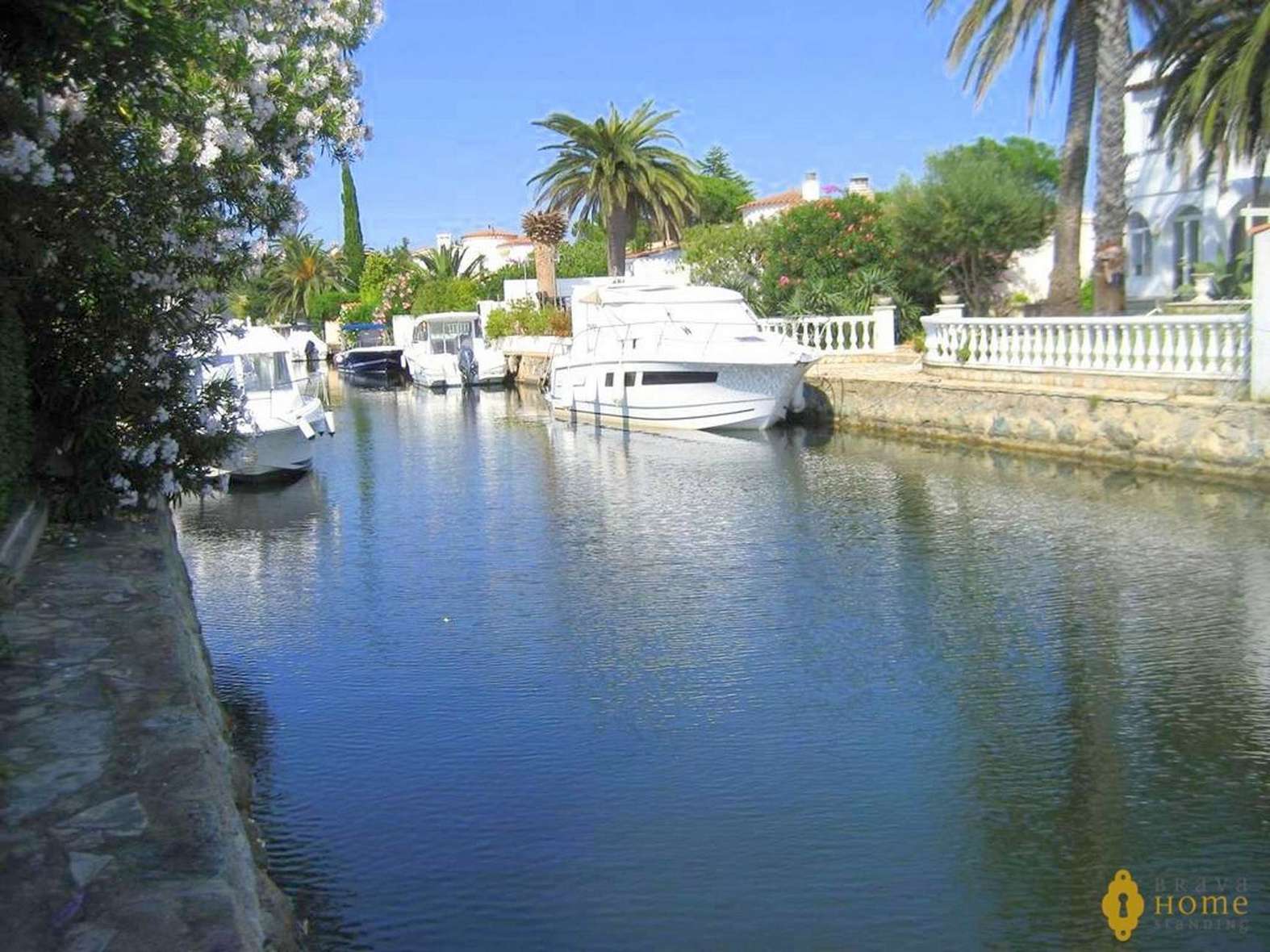 Nice house with mooring for sale in Empuriabrava