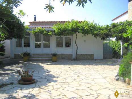 Nice house with mooring for sale in Empuriabrava