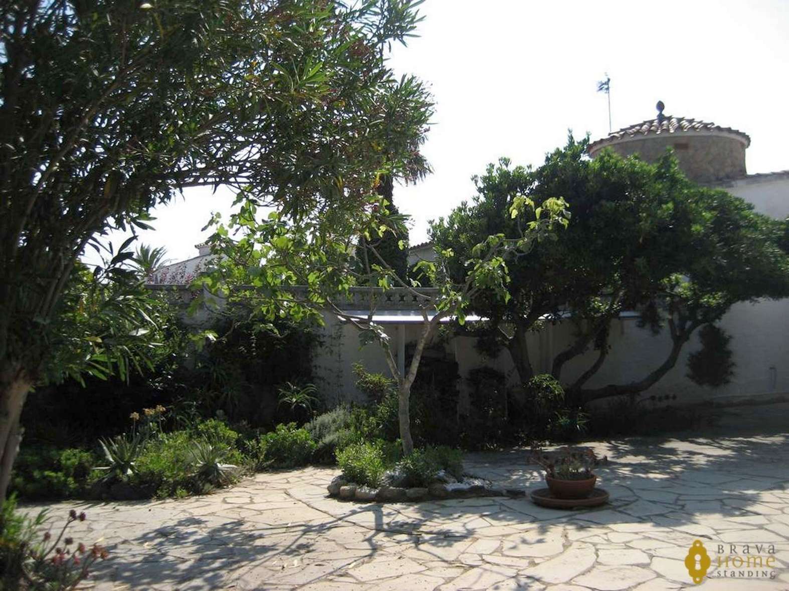 Nice house with mooring for sale in Empuriabrava
