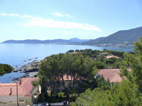 Superb apartment with a breathtaking sea view, for sale in Llança