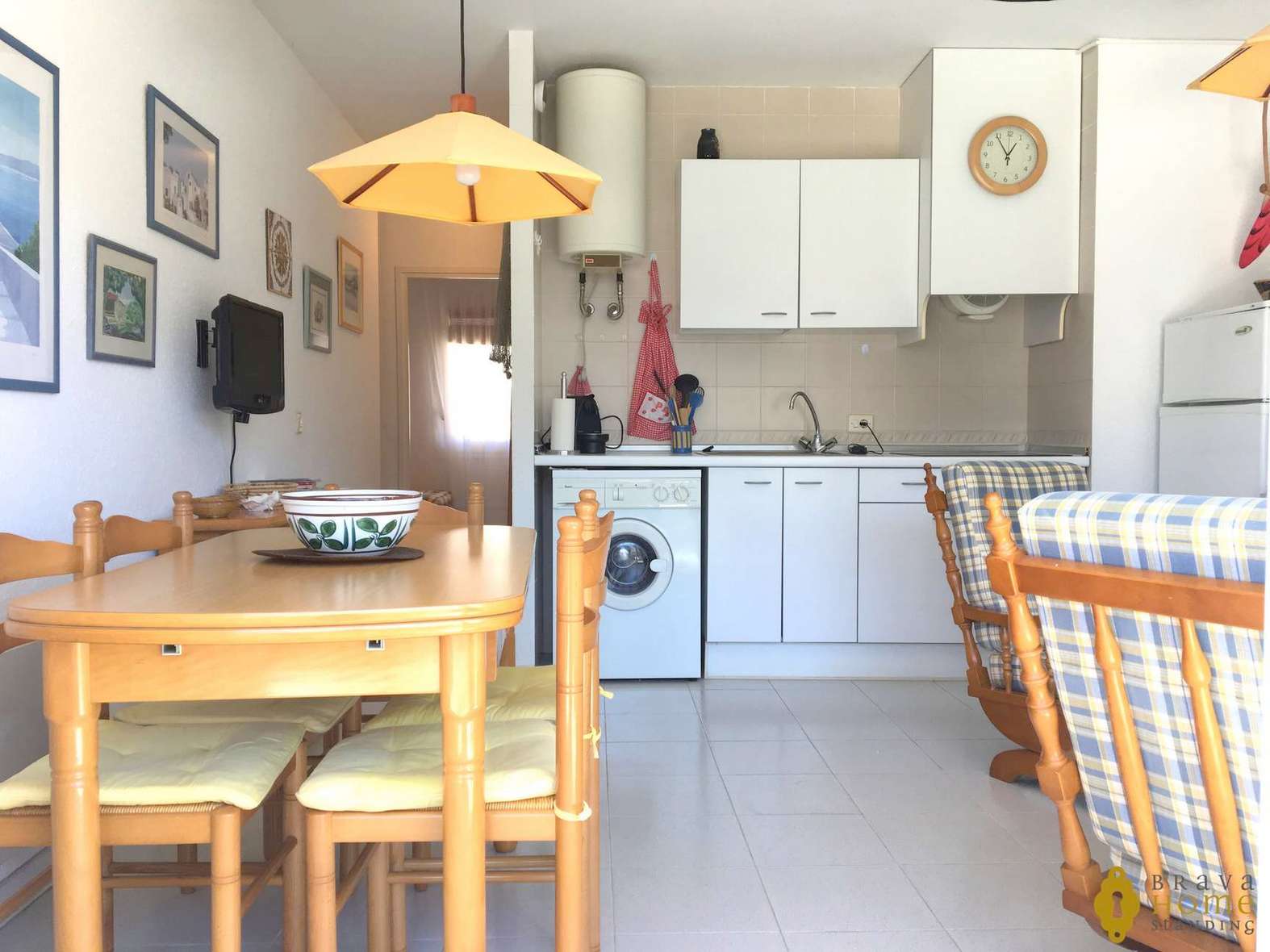 Precioso apartamento con vistas al canal, en venta en Empuriabrava