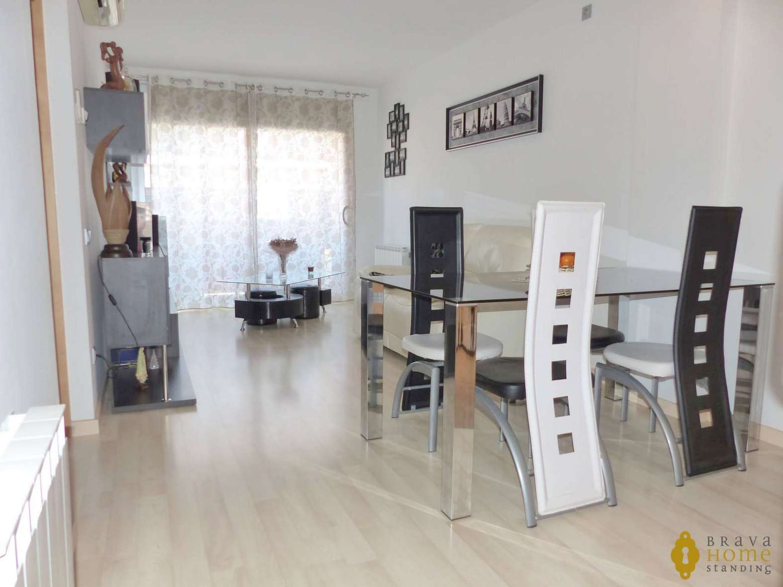 Precioso apartamento nuevo cerca de la playa en venta en Rosas