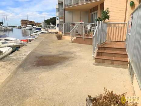 Beautiful apartment with canal view for sale in Rosas - Santa Margarita
