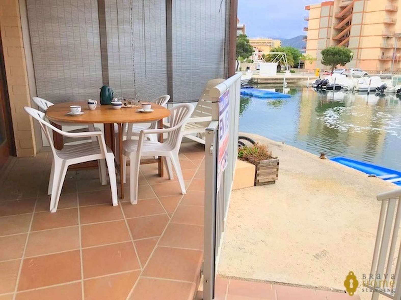 Beautiful apartment with canal view for sale in Rosas - Santa Margarita