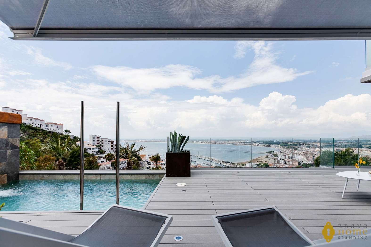 BEAUTIFUL NEW HOUSE WITH SEA VIEWS FOR SALE IN ROSAS