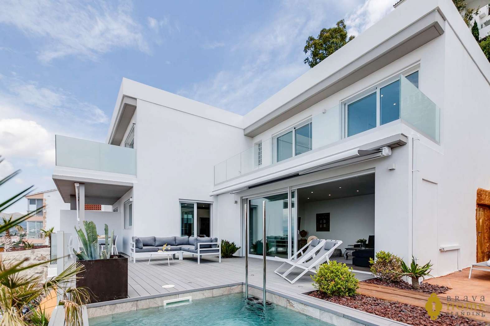 BEAUTIFUL NEW HOUSE WITH SEA VIEWS FOR SALE IN ROSAS