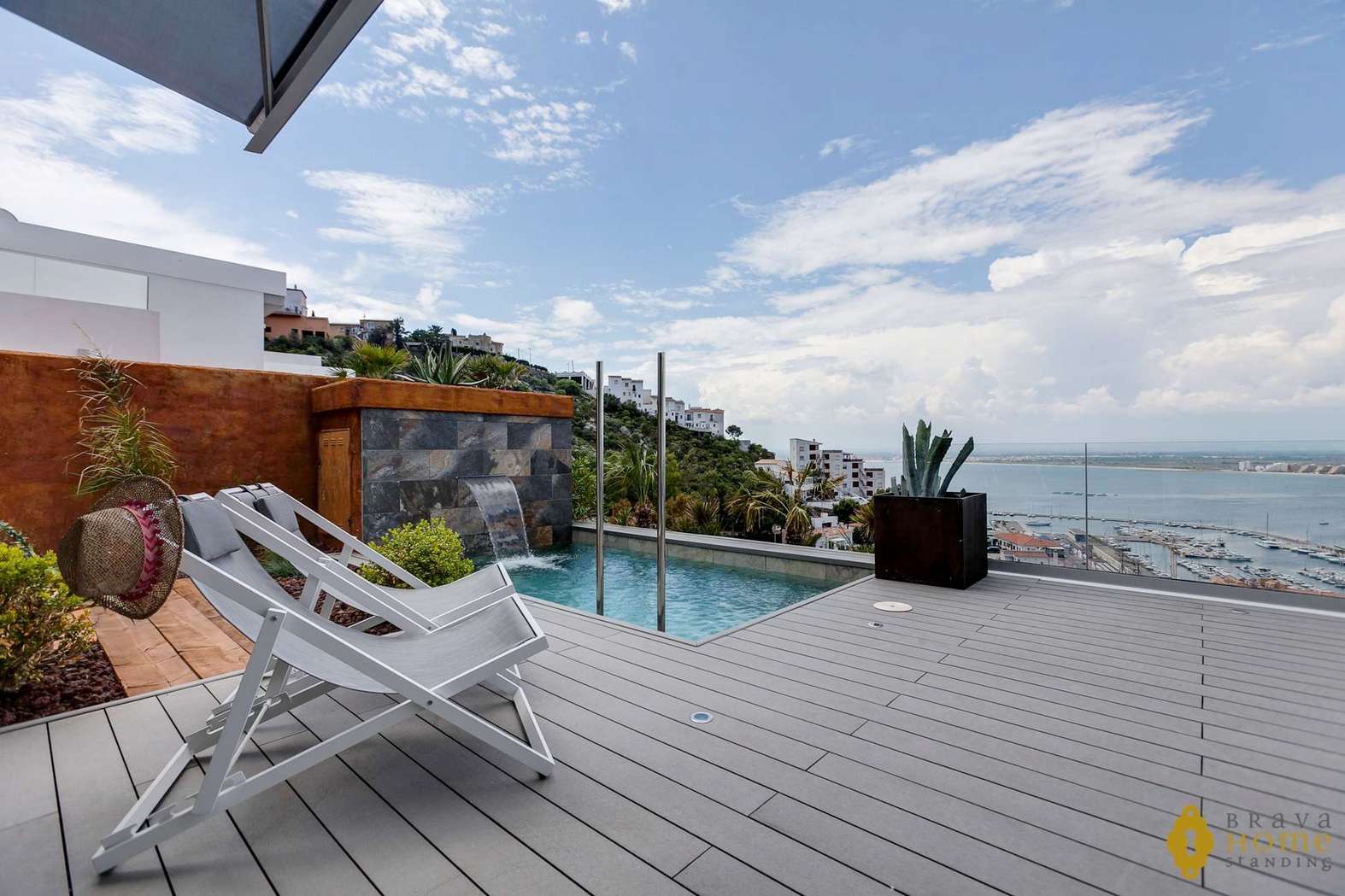 BEAUTIFUL NEW HOUSE WITH SEA VIEWS FOR SALE IN ROSAS
