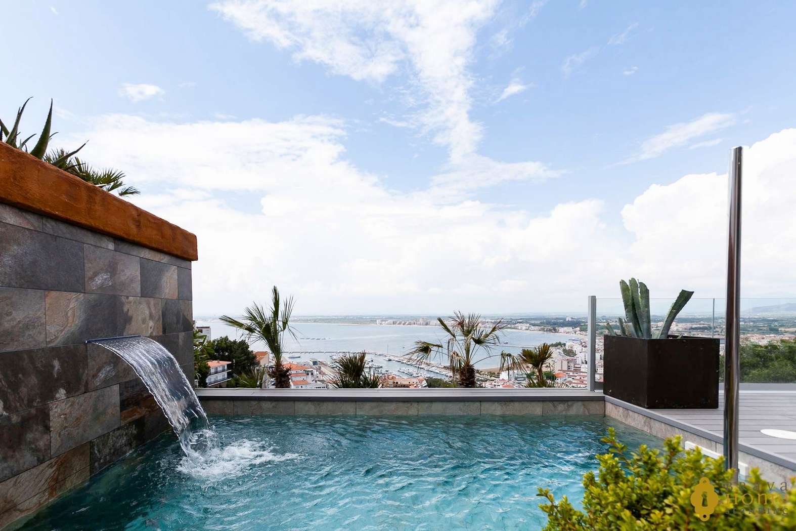 BEAUTIFUL NEW HOUSE WITH SEA VIEWS FOR SALE IN ROSAS