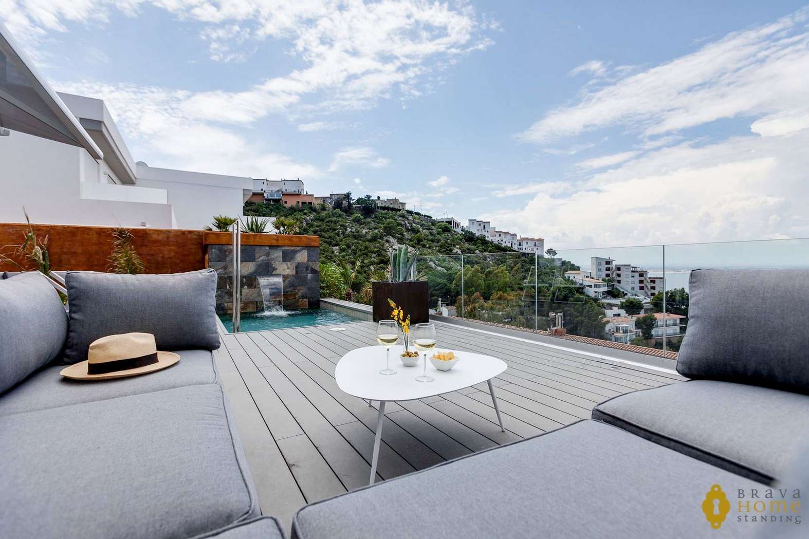 BEAUTIFUL NEW HOUSE WITH SEA VIEWS FOR SALE IN ROSAS