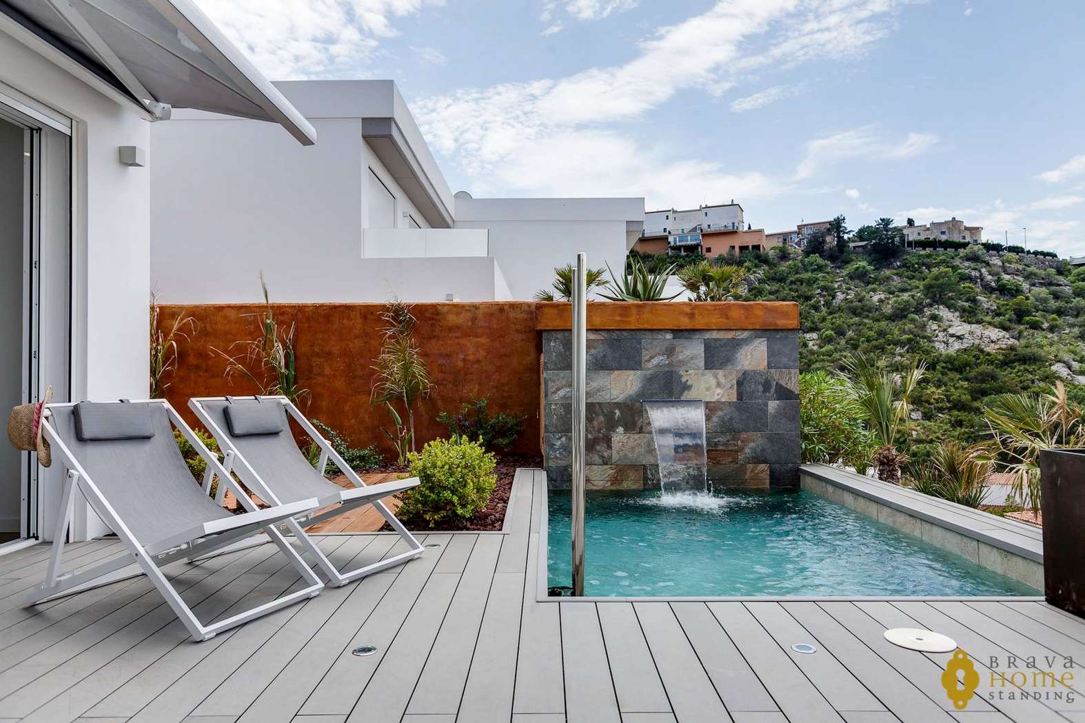 BEAUTIFUL NEW HOUSE WITH SEA VIEWS FOR SALE IN ROSAS