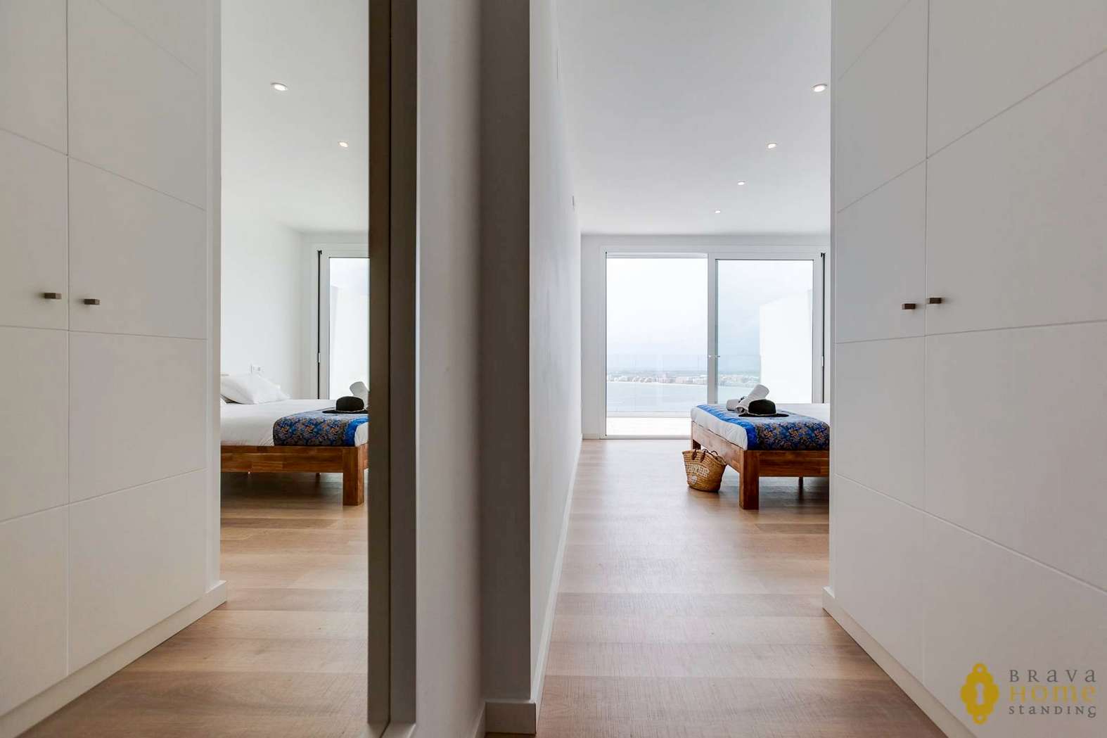 BEAUTIFUL NEW HOUSE WITH SEA VIEWS FOR SALE IN ROSAS