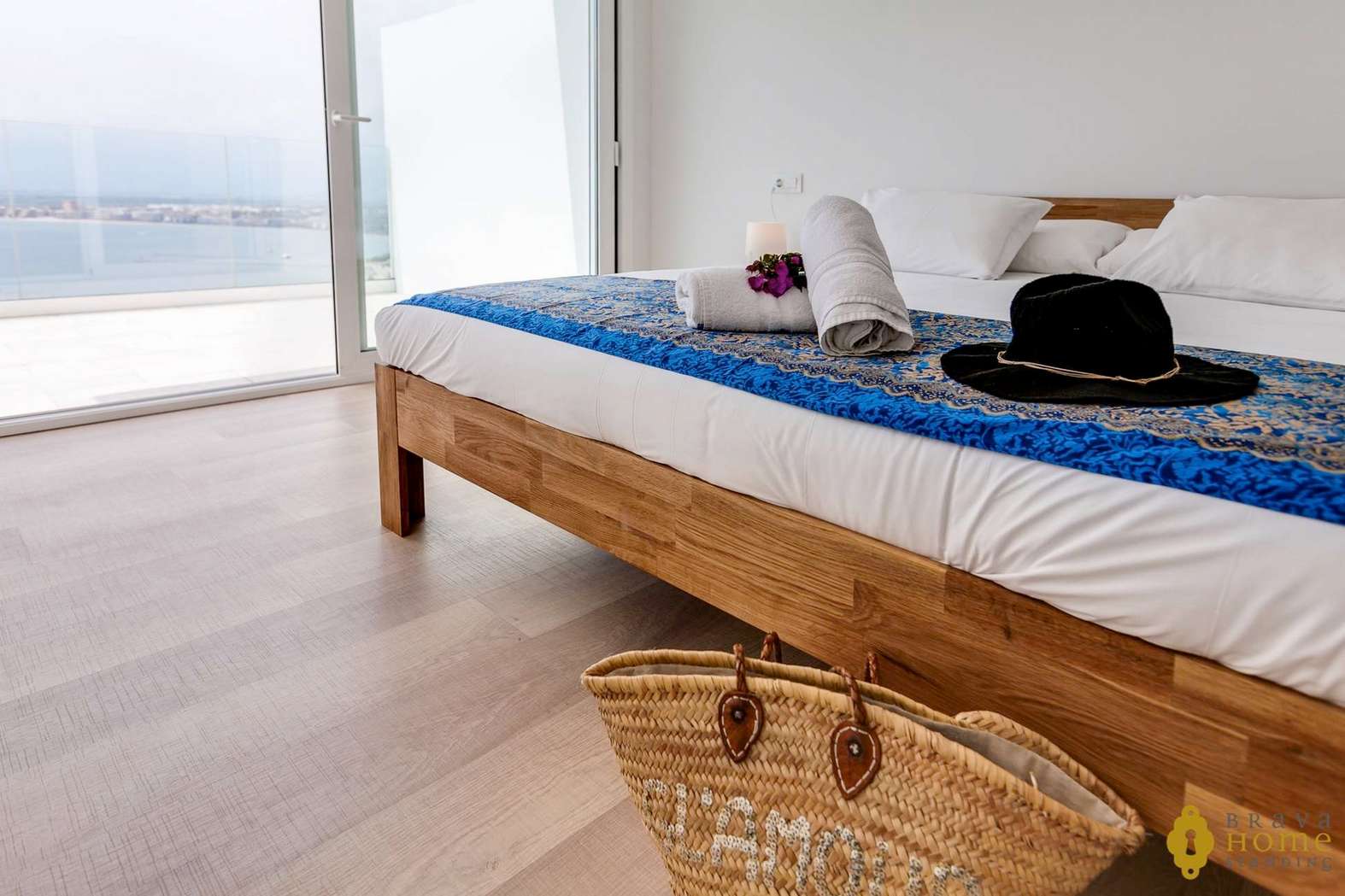 BEAUTIFUL NEW HOUSE WITH SEA VIEWS FOR SALE IN ROSAS