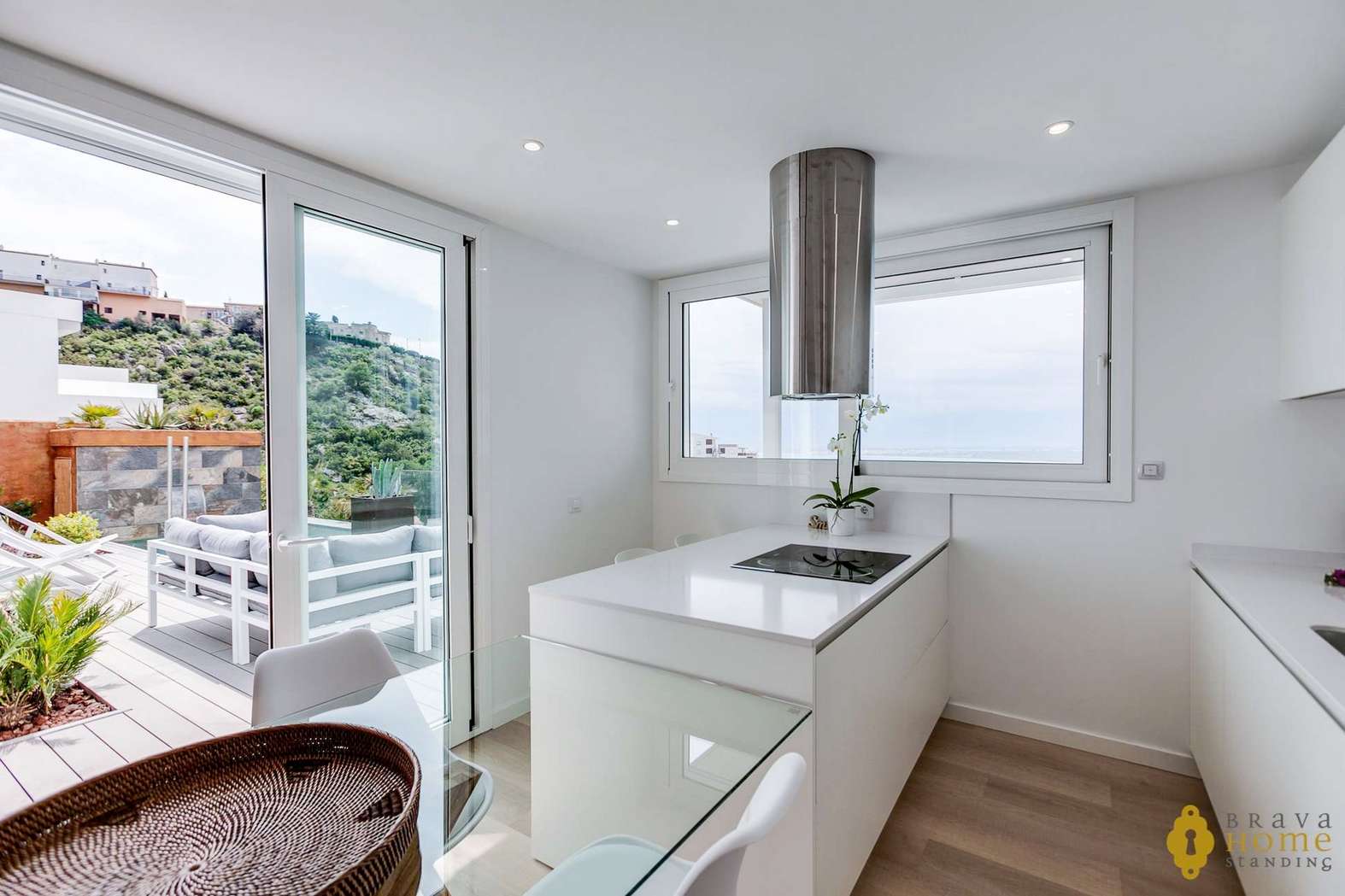 BEAUTIFUL NEW HOUSE WITH SEA VIEWS FOR SALE IN ROSAS