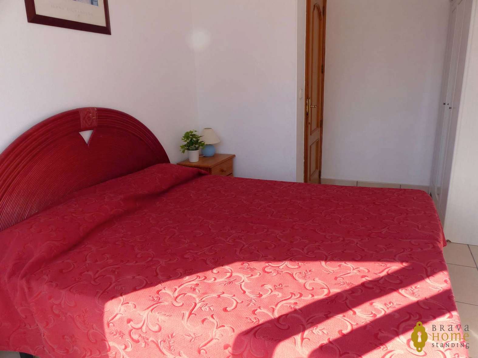 APARTAMENT A PROP DE LA PLATJA AMB VISTA CANAL EN VENDA A EMPURIABRAVA 