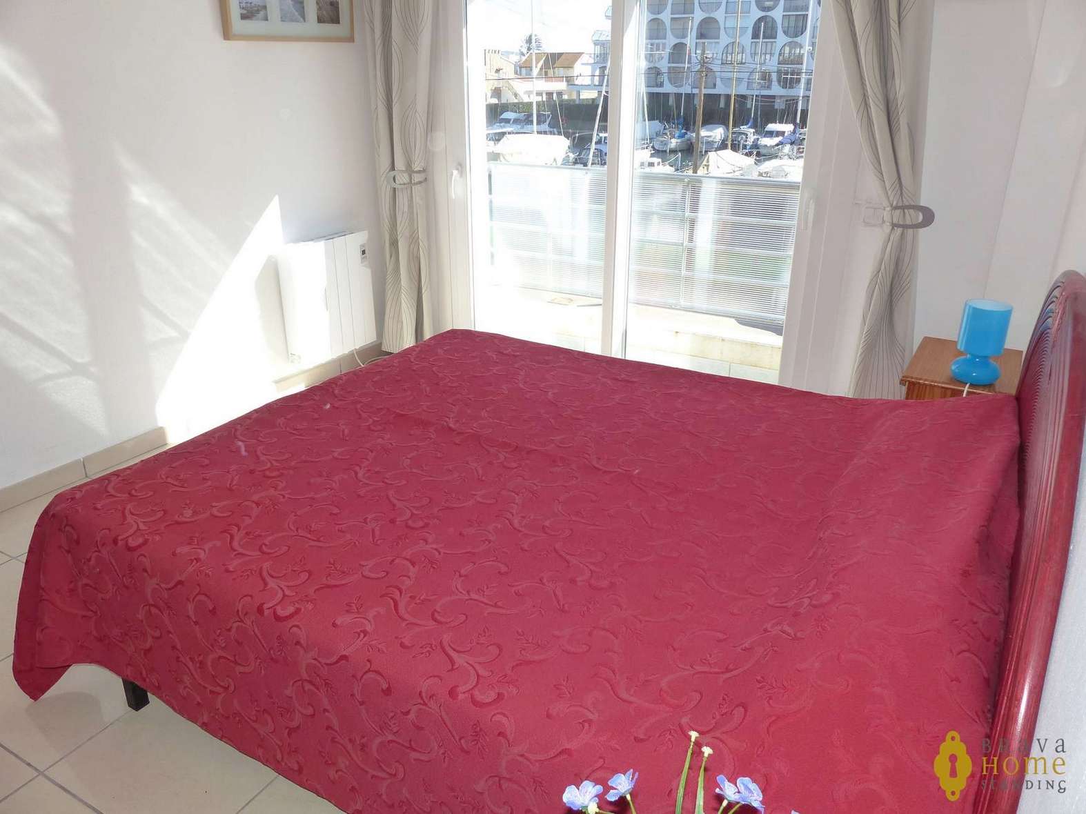 APARTAMENT A PROP DE LA PLATJA AMB VISTA CANAL EN VENDA A EMPURIABRAVA 
