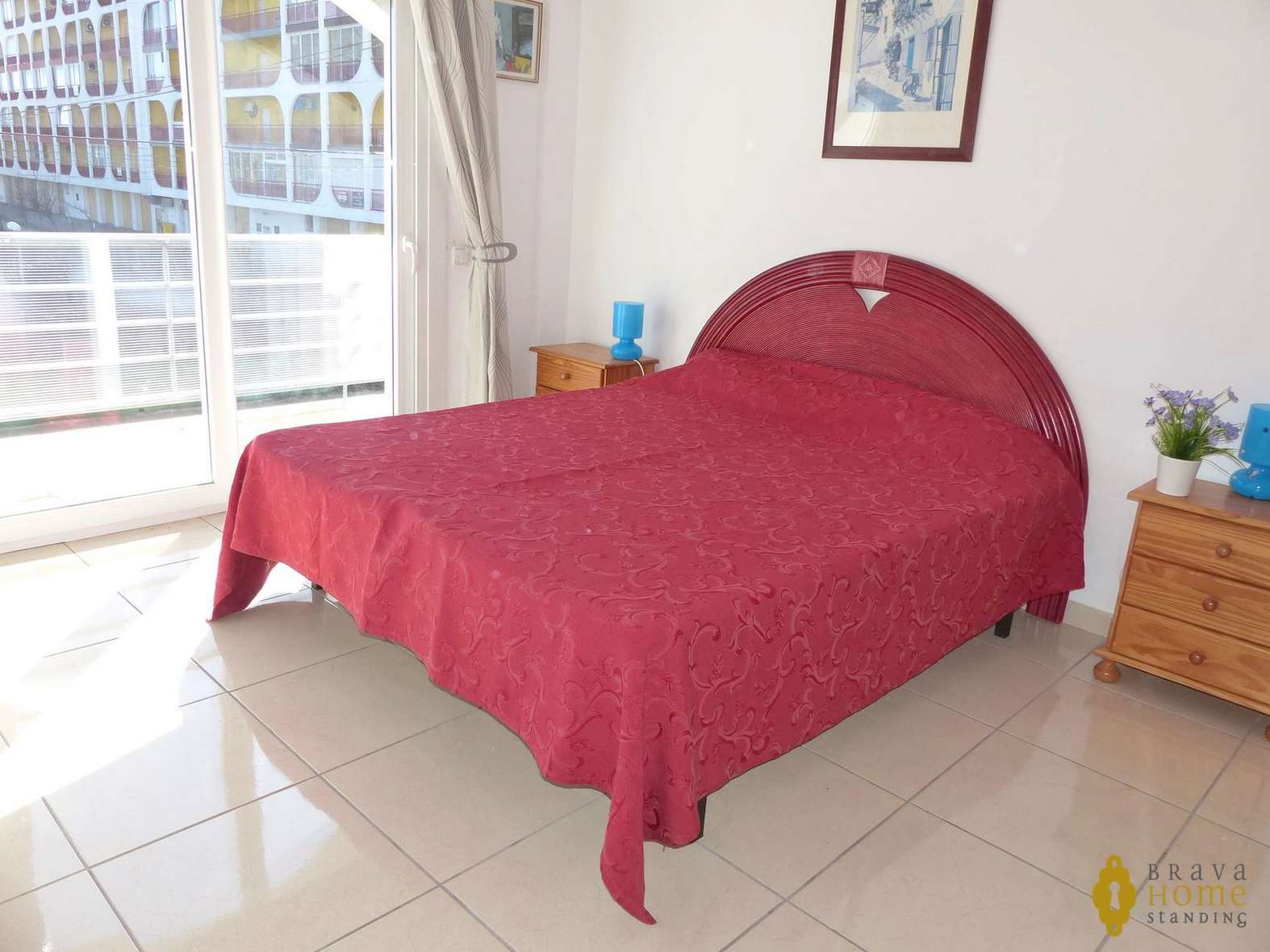 APARTAMENT A PROP DE LA PLATJA AMB VISTA CANAL EN VENDA A EMPURIABRAVA 