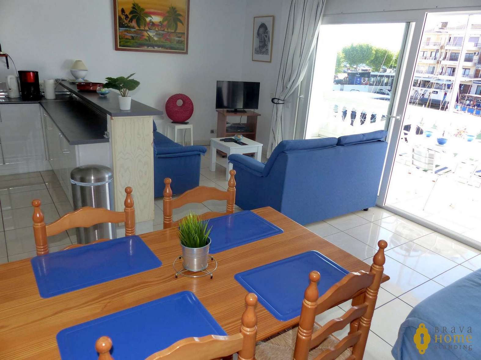 APARTAMENT A PROP DE LA PLATJA AMB VISTA CANAL EN VENDA A EMPURIABRAVA 