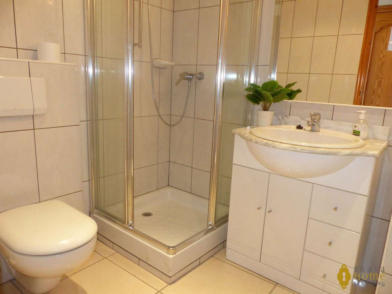 APARTAMENT A PROP DE LA PLATJA AMB VISTA CANAL EN VENDA A EMPURIABRAVA 