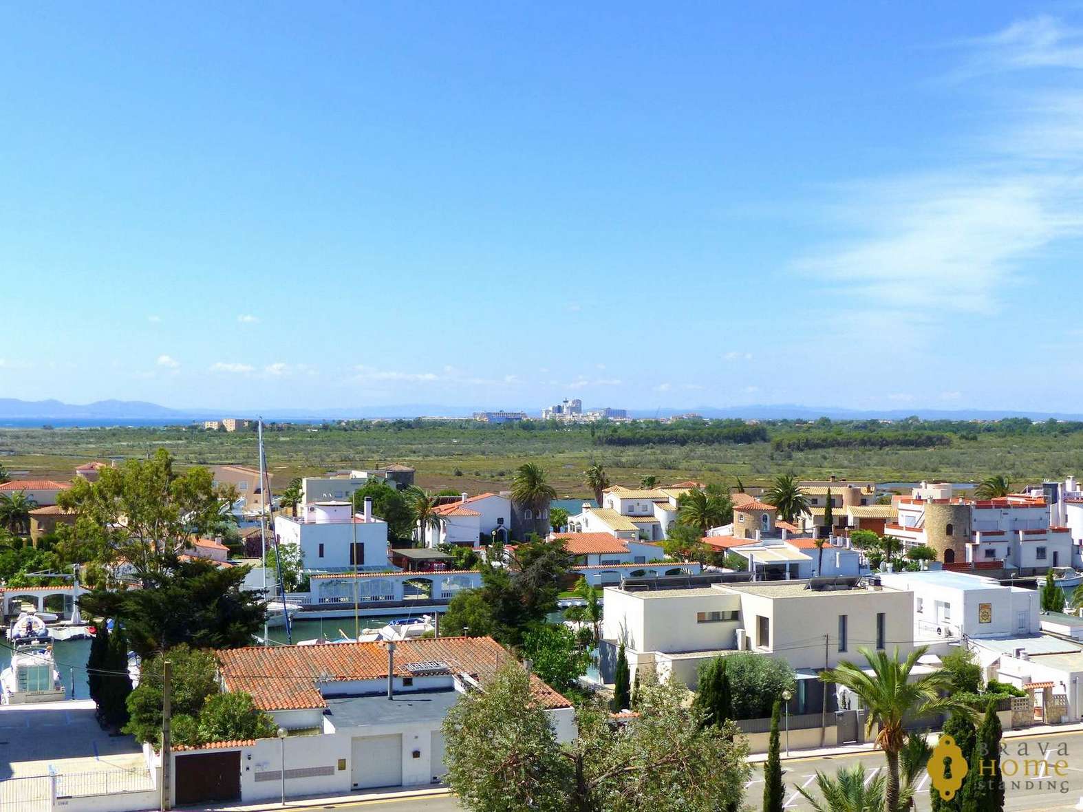 Precioso atico con terraza, vistes al mar, y piscina, en venta en Rosas - Santa Margarita