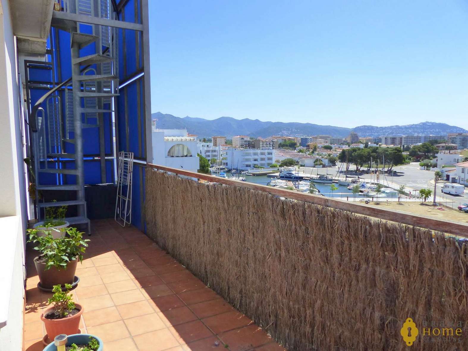 Beautiful apartment with terrace, sea views, and pool, for sale in Rosas - Santa Margarita