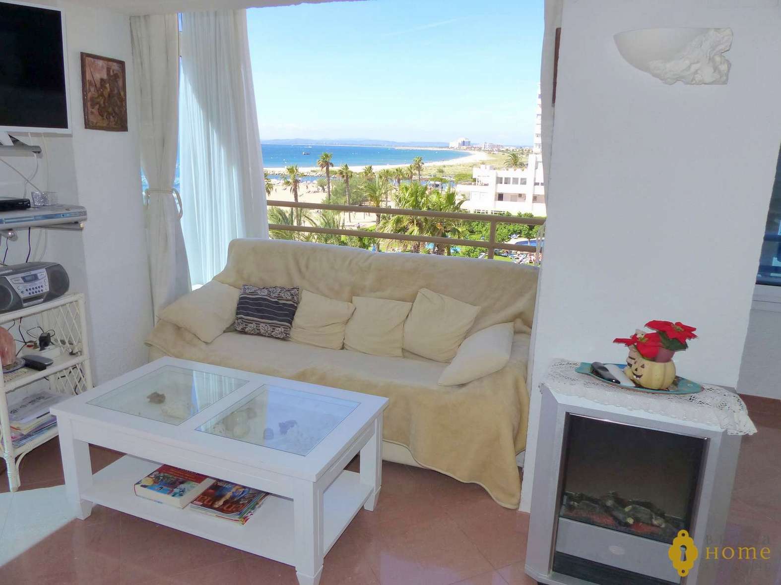 APARTMENT IN FIRST LINE OF SEA FOR SALE IN ROSAS