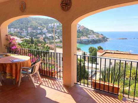 Charming house fo sale at only 150 meters from the beach of Canyelles Petites