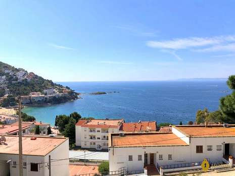 Charming house fo sale at only 150 meters from the beach of Canyelles Petites