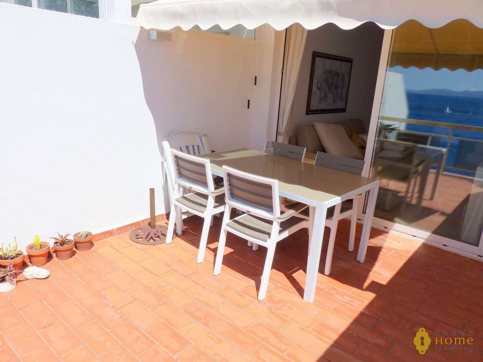 Espléndido apartamento en 1era linea de mar con garaje privado en Rosas