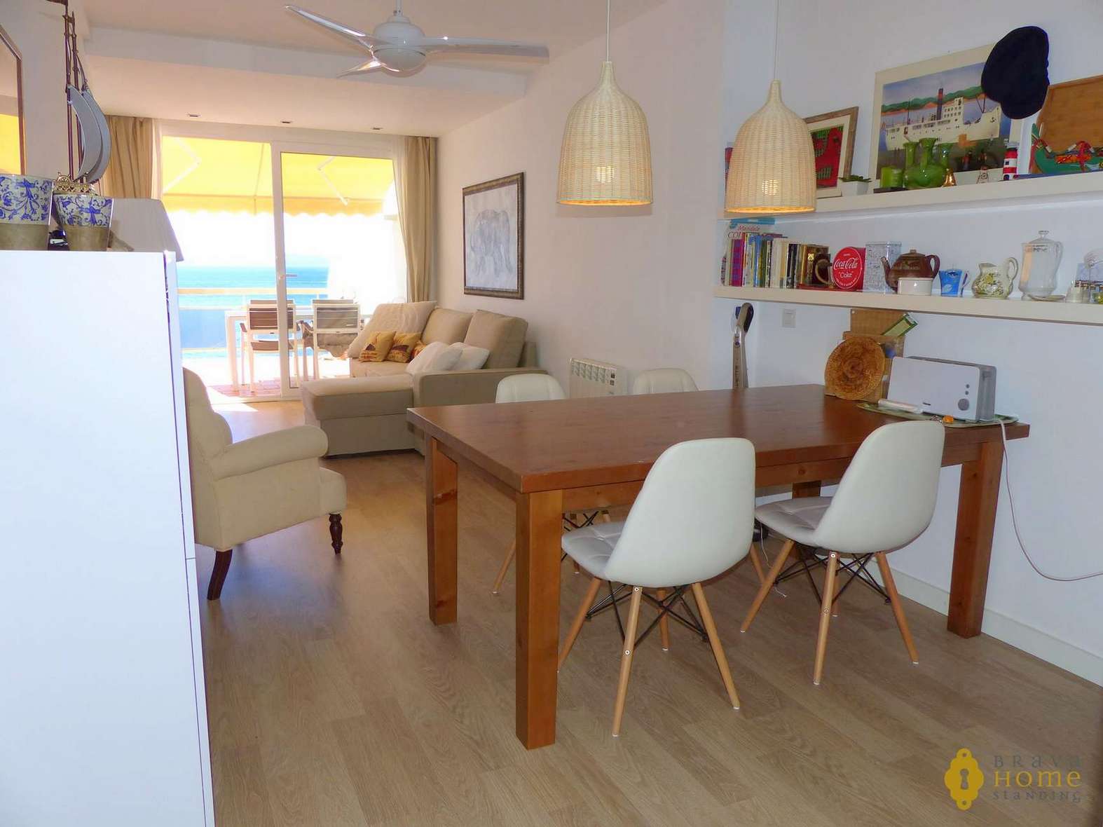 Splendid apartment in 1st line of sea with private garage in Rosas