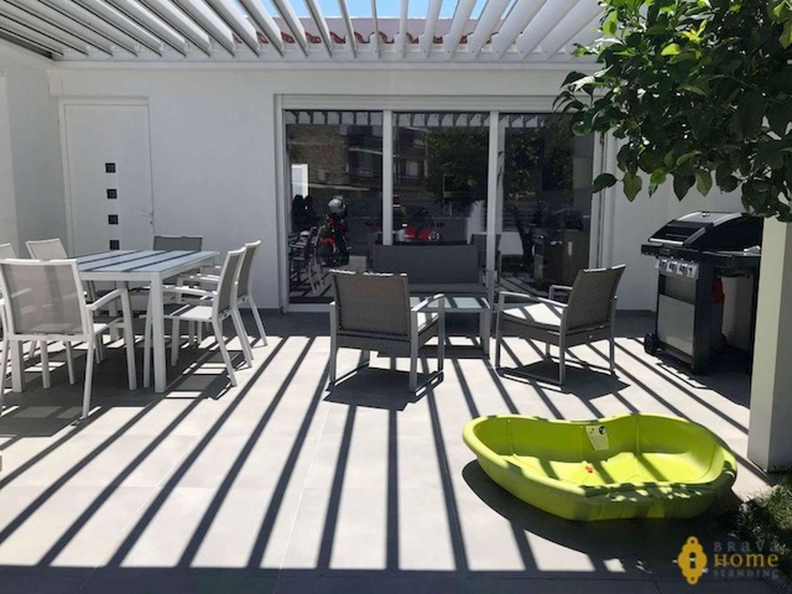 Hermosa villa reformada con jacuzzi en venta en Rosas Santa Margarita