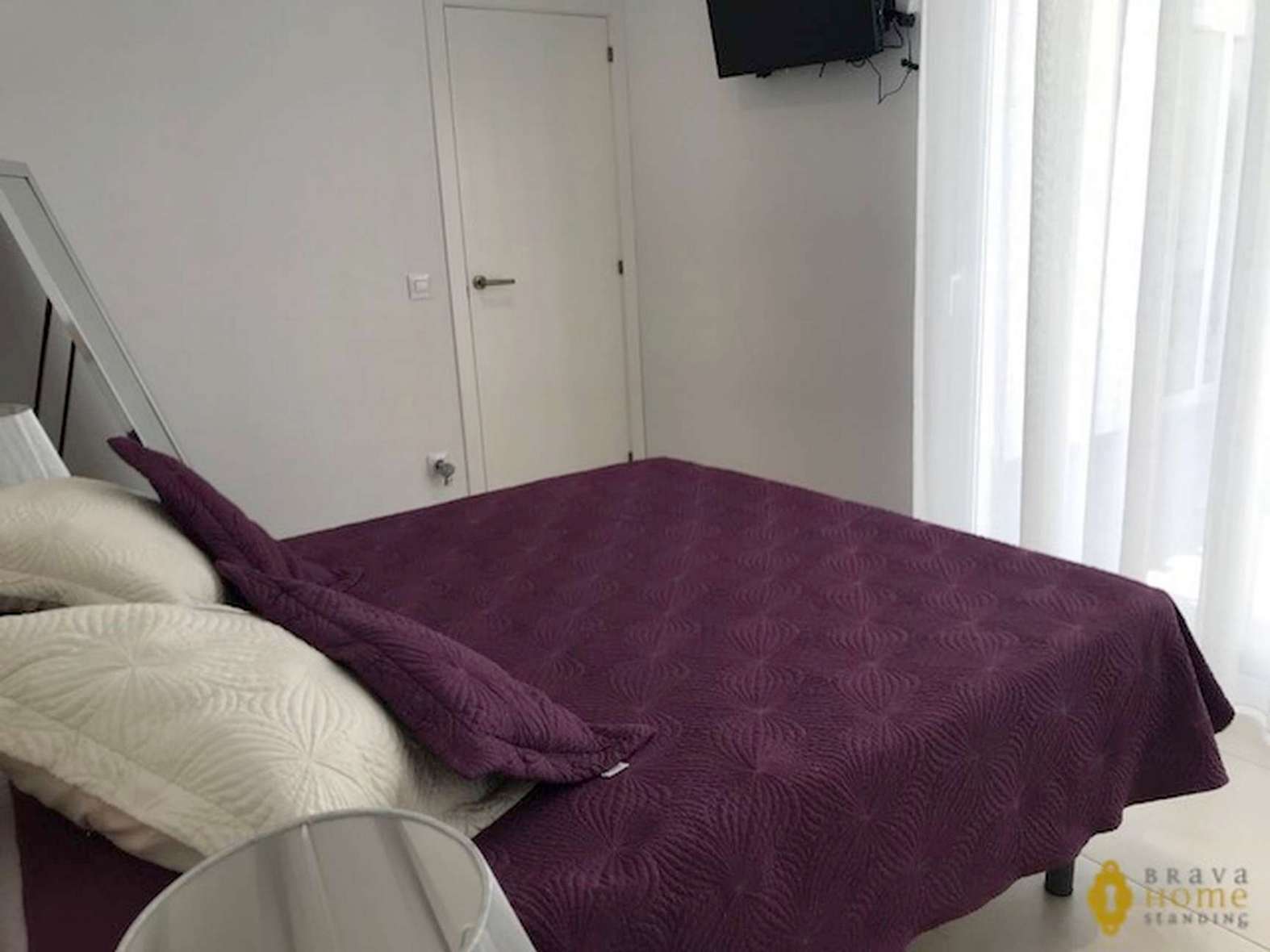 Hermosa villa reformada con jacuzzi en venta en Rosas Santa Margarita