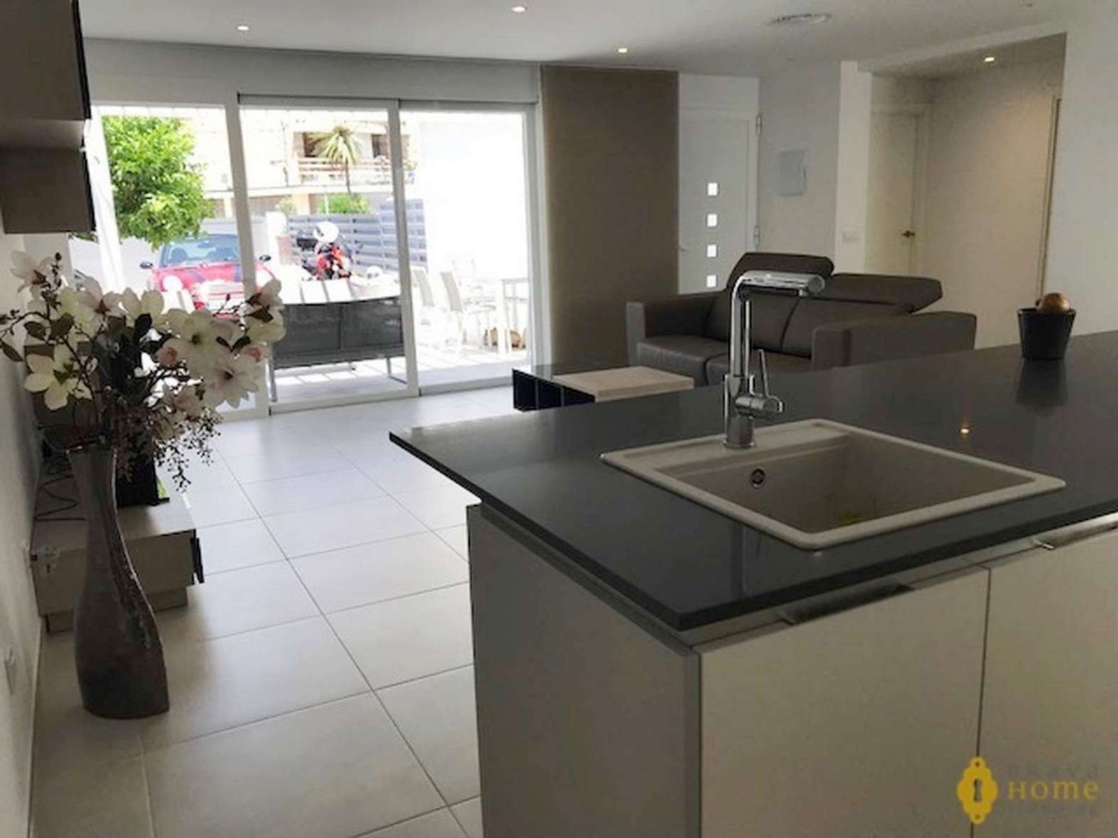 Hermosa villa reformada con jacuzzi en venta en Rosas Santa Margarita